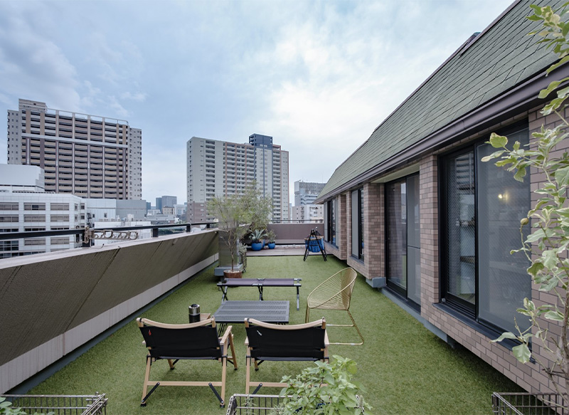 Advantages of installing fake turf on your rooftop